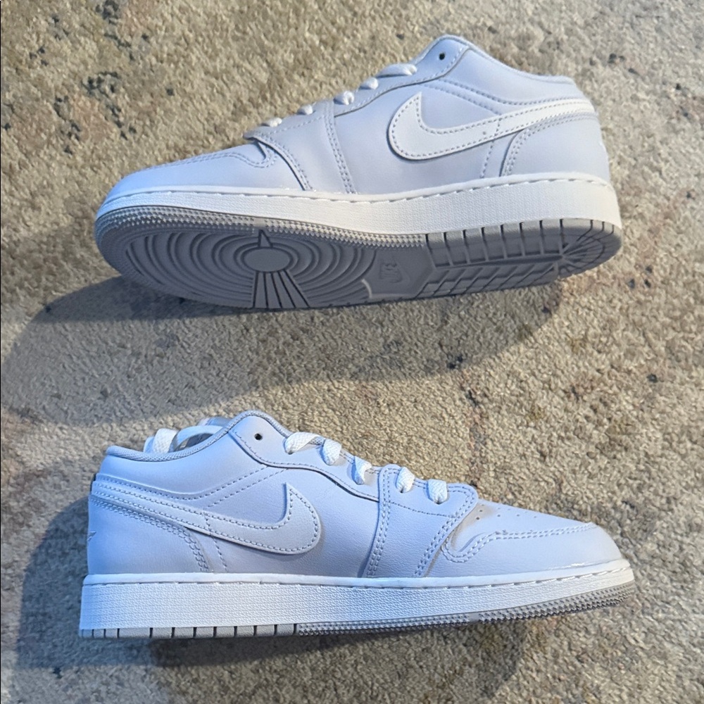 Air Jordan 1 Low GS “Concord” — White/Black — Youth 7.5Y / Women’s 9